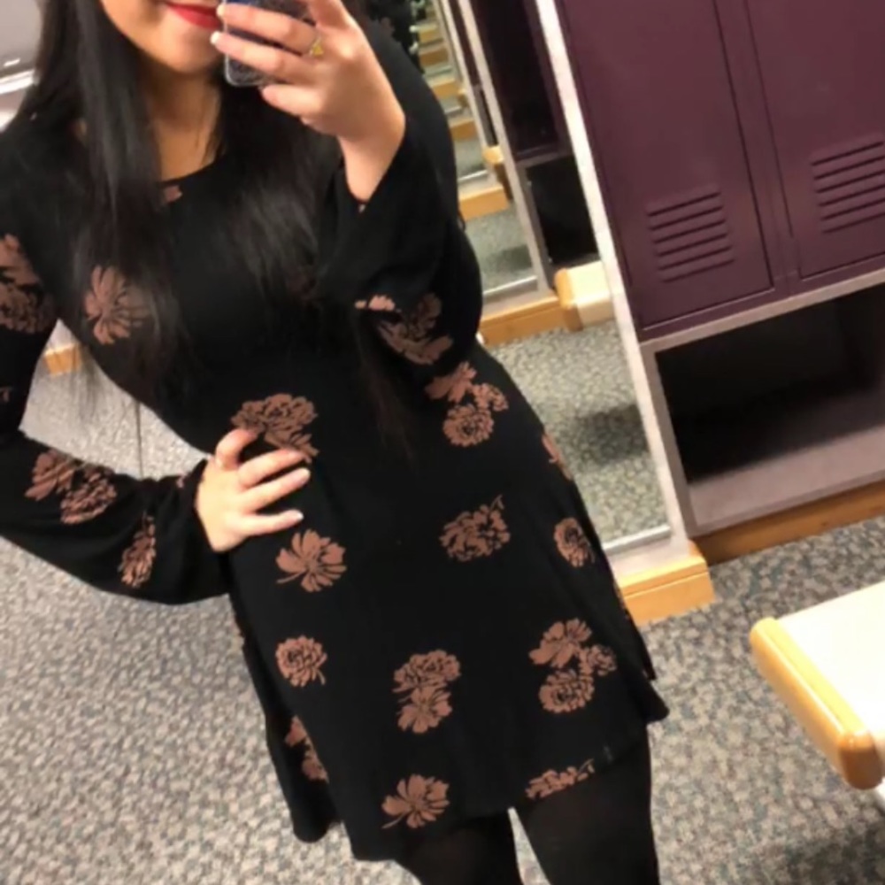 Forever 21 Floral Black Dress Size Small